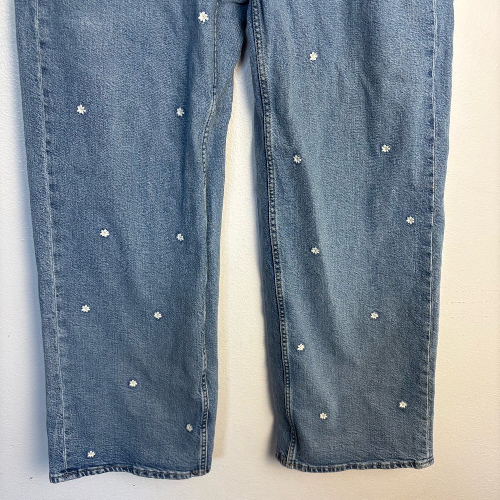 Old Navy Extra High Rise Sky Hi Wide Leg Jeans Daisy Embroidered Size 12 - Picture 3 of 12